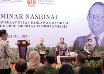 Gubernur Jawa Barat M Ridwan Kamil saat menghadiri Seminar Nasional Pengusulan Gelar Pahlawan Nasional untuk Prof. Mochtar Kusumaatmadja di Ruang Nusantara, Kementerian Luar Negeri Republik Indonesia, Jakarta, Rabu (24/5/2023). (MASAPNEWS/ANT/HO-Humas Pemda Jawa Barat)