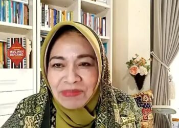 Tangkapan layar aktivis dan akademisi wanita nasional Siti Musdah Mulia membawakan materi pada acara diskusi ilmiah bertajuk Membangun Empati Lintas Batas yang diikuti secara daring di Jakarta, Jumat (26/5/2023) (MASAPNEWS/ANT)