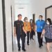 Bupati Gunung Mas, Jaya S Monong didampingi Direktur RSUD Kuala Kurun dr Rusni D Mahar dan jajaran, meninjau berbagai sarana dan prasarana yang ada di RS tersebut, Jumat (12/5/2023). (MASAPNEWS/GCM)