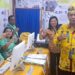 Legislator Kabupaten Gunung Mas Punding S Merang bersama Kabid Pelayanan Pencatatan Sipil Iis Yukensi dan lainnya, berfoto bersama di stan pameran pembangunan di Stadion Mini Kuala Kurun, Sabtu (17/6/2023). (IST)