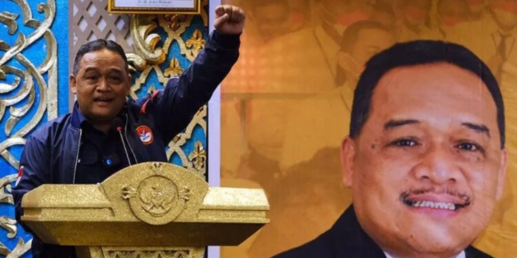 Kepala BP2MI, Benny Rhamdani usai memberikan kuliah umum untuk mahasiswa Universitas OSO tentang Penempatan dan Pelindungan Pekerja Migran Indonesia di Pontianak, Selasa (23/5/2023). (MASAPNEWS/ANT)