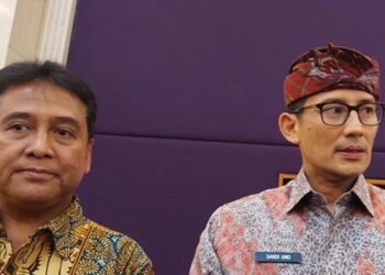 Ketua Umum GIPI Haryadi Sukamdani (kiri), Menteri Pariwisata dan Ekonomi Kreatif (Menparekraf) Sandiaga Uno (kanan) dalam sesi temu wartawan usai membuka Rakernas GIPI yang digelar di Jakarta, Selasa (23/5/2023). (MASAPNEWS/ANT)