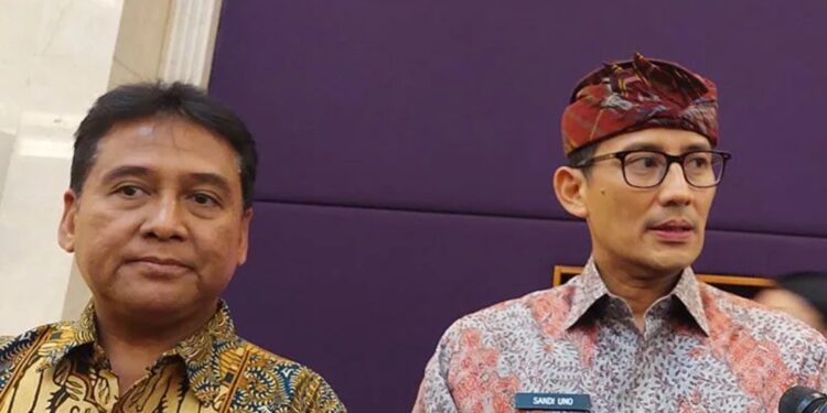 Ketua Umum GIPI Haryadi Sukamdani (kiri), Menteri Pariwisata dan Ekonomi Kreatif (Menparekraf) Sandiaga Uno (kanan) dalam sesi temu wartawan usai membuka Rakernas GIPI yang digelar di Jakarta, Selasa (23/5/2023). (MASAPNEWS/ANT)