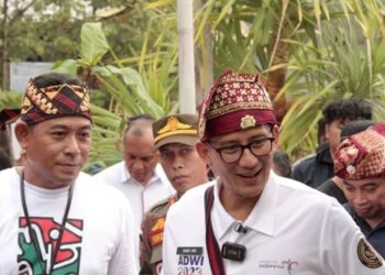 Menteri Pariwisata dan Ekonomi Kreatif (Menparekraf) Sandiaga Salahuddin Uno di Desa Kelawi yang dinobatkan sebagai desa wisata terbaik, Lampung Selatan di Lampung Selatan, Lampung, Sabtu (27/5/2023). (MASAPNEWS/ANT)