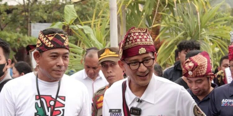 Menteri Pariwisata dan Ekonomi Kreatif (Menparekraf) Sandiaga Salahuddin Uno di Desa Kelawi yang dinobatkan sebagai desa wisata terbaik, Lampung Selatan di Lampung Selatan, Lampung, Sabtu (27/5/2023). (MASAPNEWS/ANT)