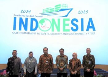 Direktur Jenderal Perhubungan Laut, Kementerian Perhubungan Arif Toha (tiga kiri) saat peluncuran logo, tagline, dan website sebagai upaya pemenangan pencalonan Indonesia menjadi Anggota Dewan Organisasi Maritim Internasional (IMO) Kategori C Periode 2024-2025. (MASAPNEWS/ANT/HO-Ditjen Perhubungan Laut, Kemenhub)