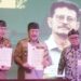 Inspektur Jenderal Kementerian Pertanian Jan S Maringka (tengah) menunjukkan berkas perjanjian kerja sama dengan Kementerian Dalam Negeri untuk bersinergi dan membangun komitmen serta bekerja sama dalam menyukseskan program ketahanan pangan di sela Rapat Koordinasi Bidang Pengawasan (Rakorwas) Ketahanan Pangan di Bogor, Jawa Barat, Selasa (30/5/2023). (MASAPNEWS/ANT)