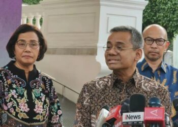 Anggota Dewan Komisioner OJK Ex-Officio Kementerian Keuangan Suahasil Nazara (tengah) di Kompleks Istana Kepresidenan, Jakarta, Selasa (30/5/2023). (MASAPNEWS/ANT)