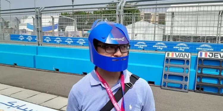 Fans balapan mobil listrik, Mohamad Faiz Raya saat diwawancarai pewarta di Jakarta International E-Prix Circuit (JIEC), Jakarta, Sabtu (3/6/2023). (MASAPNEWS/ANT)