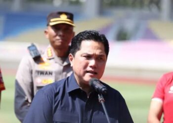 Ketua Umum PSSI Erick Thohir memberi keterangan seusai mengunjungi Stadion Manahan, Kota Solo, Minggu (4/6/2023). (MASAPNEWS/ANT/HO/PSSI)
