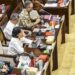 Menkeu Sri Mulyani Indrawati (tengah) bersama Wamenkeu Suahasil Nazara (kedua kanan), Menteri PPN/Kepala Bappenas Suharso Monoarfa (kedua kiri), Gubernur Bank Indonesia (BI) Perry Warjiyo (kiri), Ketua Dewan Komisioner OJK Mahendra Siregar (kanan) mengikuti rapat dengar pendapat bersama Komisi XI DPR di Kompleks Parlemen, Senayan, Jakarta, Senin (5/6/2023). (MASAPNEWS/ANT)