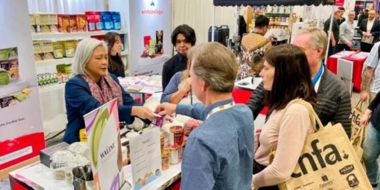 Produk alami, sehat dan organik Indonesi yang dipamerkan dalam ajang Canadian Health Food Association (CHFA) Natural Organic Wellness Breakthrough yang berlangsung di Vancouver Convention Center, Kanada pada 1-2 April 2023. (MASAPNEWS/ANT/HO-Kementerian Perdagangan)