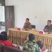 Anggota DPRD Kabupaten Gunung Mas Arit S Bajau (kiri) didampingi Lurah Kampuri Junjung Tuah, saat melakukan reses perseorangan di Kelurahan Kampuri Kecamatan Mihing Raya, Jumat (16/6/2023). (MASAPNEWS/GCM)