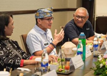 Menparekraf Sandiaga Salahuddin Uno saat melakukan audiensi dengan CEO Atlas Beach Fest Ivan Tanjaya di Bali, Minggu (18/6/2023). (MASAPNEWS/ANT/HO Kemenparekraf)