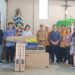 Anggota DPRD Kabupaten Gunung Mas Iceu Purnamasari foto bersama Ketua SPRP GKE Eppata Dahian Tambuk Prencisco dan lainnya, usai melihat langsung seperangkat alat musik dan sound system, di Desa Dahian Tambuk Kecamatan Mihing Raya, Selasa (13/6/2023). (IST)