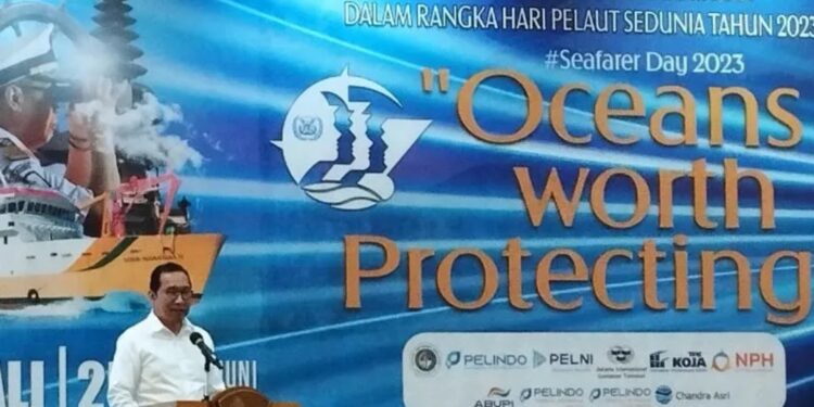 Dirjen Perhubungan Laut Kemenhub Arif Toha memberi sambutan dalam pembukaan kampanye keselamatan pelayaran dalam rangka Hari Pelaut Sedunia 2023 mengangkat tema "Oceans Worth Protecting" di Kuta, Kabupaten Badung, Bali, Minggu (25/6/2023). (MASAPNEWS/ANT)