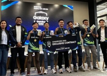 Tim GRD berfoto bersama para pengisi acara jumpa pers Samsung Galaxy Gaming Academy di Jakarta, Sabtu (5/8/2023). (MASAPNEWS/ANT)