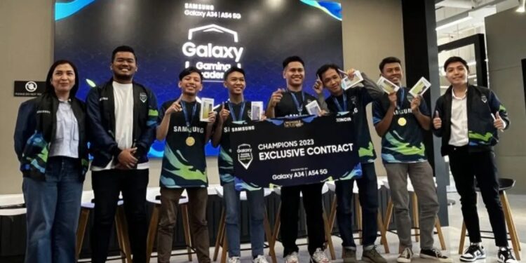 Tim GRD berfoto bersama para pengisi acara jumpa pers Samsung Galaxy Gaming Academy di Jakarta, Sabtu (5/8/2023). (MASAPNEWS/ANT)