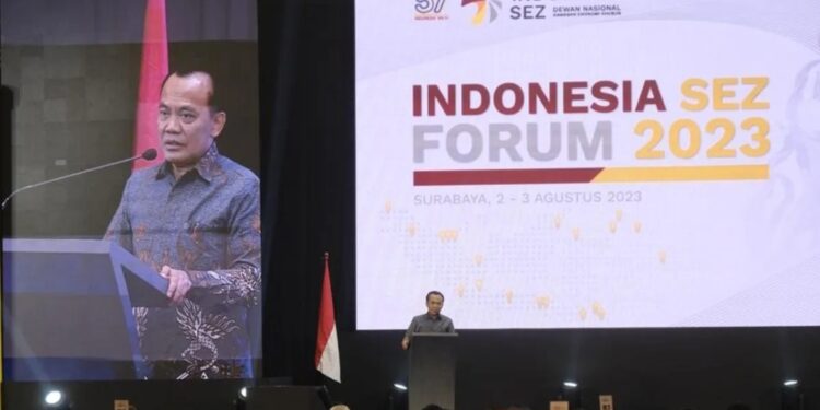 Sekretaris Kemenko Perekonomian Susiwijono Moegiarso selaku Plt Sekjen Denas KEK dalam acara Indonesia Special Economic Zone Forum 2023 yang dipantau secara daring, di Jakarta, Kamis (3/8/2023). (MASAPNEWS/ANT)