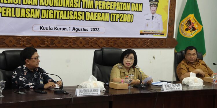 Wabup Gumas Efrensia LP Umbing memimpin rakor di Kuala Kurun, Selasa (1/8/2023). (Foto : Diskominfosantik Kabupaten Gumas)