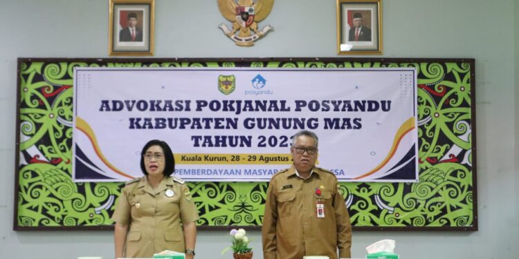 Wakil Bupati Gunung Mas Efrensia L.P Umbing (kiri). (IST)