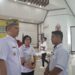 Bupati Gunung Mas Jaya S Monong berbincang dengan salah satu kades. (IST)
