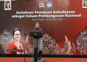 Sekretaris Direktorat Jenderal Kebudayaan Kemendikbudristek Fitra Arda saat memberikan sambutan pada acara sosialisasi pemajuan kebudayaan sebagai haluan pembangunan di Surakarta, Minggu (15/10/2023). (MASAPNEWS/ANT)