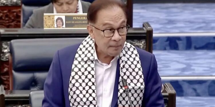 Tangkapan layar - Perdana Menteri Malaysia Anwar Ibrahim menyampaikan upaya pengiriman bantuan kemanusiaan bagi rakyat Palestina dalam sidang parlemen yang diikuti secara daring di Kuala Lumpur, Senin (16/10/2023). (MASAPNEWS/ANT)
