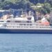 Kapal MV National Geographic Orion yang membawa 69 wisatawan mancanegara, Senin (16/10/2023), tiba di Pelabuhan Jayapura, Papua. (MASAPNEWS/ANT)