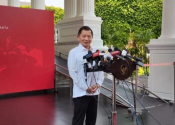 Menteri Perencanaan Pembangunan Nasional (PPN)/Kepala Bappenas Suharso Monoarfa saat menyampaikan keterangan kepada wartawan di Istana Merdeka Jakarta, Senin (23/10/2023). (MASAPNEWS/ANT)