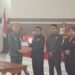 Bupati Gunung Mas Jaya S Monong menyampaikan raperda tentang pendirian BUMD PDAM kepada DPRD. (MASAPNEWS/GCM)