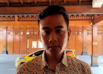 Wali Kota Surakarta Gibran Rakabuming Raka tiba di Balai Kota Surakarta, Jawa Tengah, Rabu (27/12/2023). (MASAPNEWS/ANT)