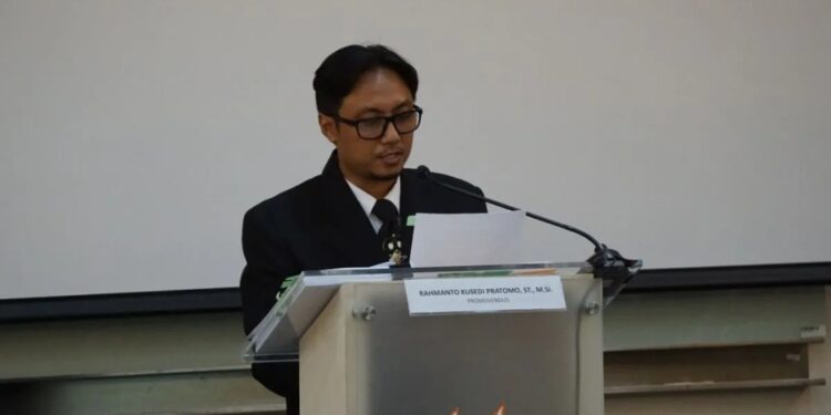 Mahasiswa program doktor psikologi Universitas Katolik Atma Jaya Dr Rahmanto Kusendi dalam promosi doktornya di Unika Atma Jaya, Jakarta, beberapa waktu lalu. (MASAPNEWS/ANT/HO-Humas Unika Atma Jaya)