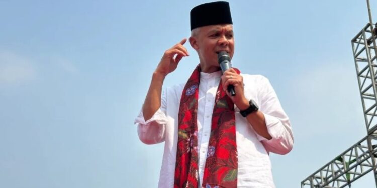 Capres nomor urut 3 Ganjar Pranowo saat memberikan sambutan dalam sebuah acara di kawasan Cakung, Jakarta, Sabtu (6/1/2024). (MASAPNEWS/ANT)