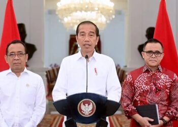 Presiden Joko Widodo memberikan keterangan terkait penerimaan Calon ASN, di Istana Kepresidenan Jakarta, Jumat (5/1/2024). (MASAPNEWS/ANT/HO-BPMI Setpres)