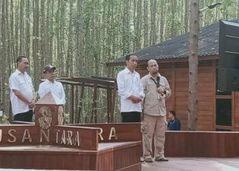 Presiden Jokowi saat berada di Miniatur Hunian Hutan Tropis sebagai sektor pembangunan ruang hijau berlokasi di Glamping Kota Nusantara di Kecamatan Sepaku, Kabupaten Penajam Paser Utara, Provinsi Kalimantan Timur, pada kunjungan 20-21 Desember 2023 (MASAPNEWS/ANT)