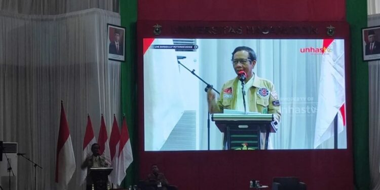 Calon wakil presiden nomor urut 3 Mahfud MD dalam acara bertajuk "Bedah Gagasan & Visi Calon Pemimpin Bangsa" di Universitas Hasanuddin, Kota Makassar, Sulawesi Selatan, Sabtu (13/1/2024). (MASAPNEWS/ANT)