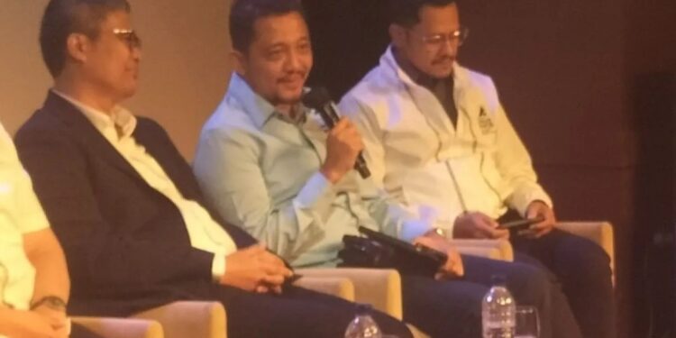 Bendahara TKN Prabowo-Gibran, Bobby Gafur Umar (tengah) di Djakarta Theater, Jakarta Pusat, Rabu (10/1/2024). (MASAPNEWS/ANT)