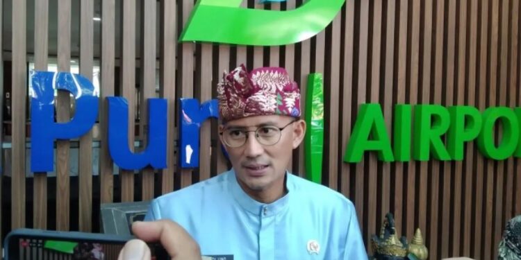 Menteri Pariwisata dan Ekonomi Kreatif Sandiaga Uno diwawancarai wartawan setelah rapat koordinasi dengan sejumlah pihak di Bandara I Gusti Ngurah Rai, Kuta, Kabupaten Badung, Bali, Kamis (11/1/2024). (MASAPNEWS/ANT)