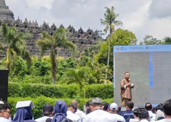 Staf Khusus Menteri BUMN Arya Sinulingga, saat berbicara pada kegiatan 1000 Manusia Bercerita yang diselenggarakan di Kawasan Wisata Candi Borobudur, Jumat (12/01).
