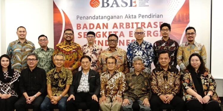 Suasana penandatanganan akta pendirian Badan Arbitrase Sengketa Energi Indonesia (BASE). (MASAPNEWS/ANT/HO-BASE)