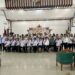 Wakil Bupati Gunung Mas Efrensia LP Umbing bersama Kepala Bidang Kesehatan Masyarakat Dinkes Heriyanto dan lainnya berfoto bersama, saat pertemuan membahas stunting di Kuala Kurun, Desember 2023 lalu. (Foto : Dinkes Gunung Mas)