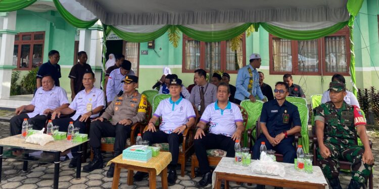 Bupati Gunung Mas Jaya S Monong dan lainnya saat menghadiri perayaan Hari Amal Bhakti ke-78, Rabu, 3 Januari 2024. (IST)
