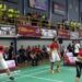 Ketua Umum Komunitas BangBro Badminton Bambang Brodjonegoro (kiri) saat mengembalikan kok pada acara pertandingan pembuka Piala BangBro 2024 di Candra Wijaya International Badminton Centre, Serpong, Tangerang Selatan, Banten, Sabtu (2/3/2024). Turnamen tersebut mengusung konsep pertandingan triple atau 3 vs 3 dengan melibatkan legenda bulutangkis Indonesia dan artis ternama Ibukota. (MASAPNEWS/ANT)