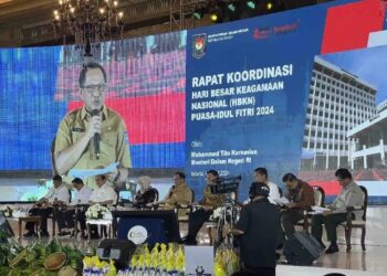 Menteri Dalam Negeri (Mendagri) Tito Karnavian memimpin Rapat Koodirinasi Hari Besar Keagamaan Nasional (HBKN) Puasa dan Idul Fitri 1445 Hijriah di Jakarta, Senin (4/3/2024). (MASAPNEWS/ANT)
