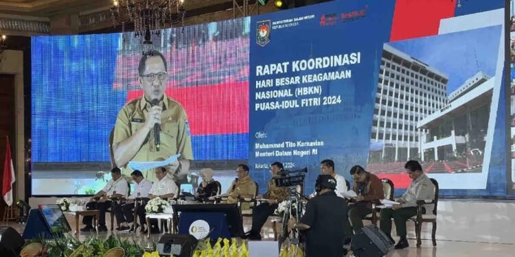 Menteri Dalam Negeri (Mendagri) Tito Karnavian memimpin Rapat Koodirinasi Hari Besar Keagamaan Nasional (HBKN) Puasa dan Idul Fitri 1445 Hijriah di Jakarta, Senin (4/3/2024). (MASAPNEWS/ANT)