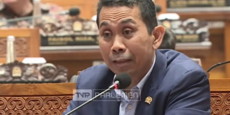 Anggota DPR RI Kamrussamad saat berbicara di Rapat Paripurna DPR RI di Kompleks Parlemen, Jakarta, Selasa (5/3/2024). (MASAPNEWS/ANT/YouTube/DPR RI)