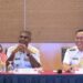 Direktur Operasi Laut Bakamla RI Laksma Bakamla Basri Mustari (kanan) saat melakukan pertemuan dengan Ketua Tim Perancang Operasi Maritim (TPOM) Malaysia Laksma Maritim Vincent A/L Rajamony (kiri) Selasa (5/3/2024). (MASAPNEWS/ANT/HO-Humas Bakamla RI)