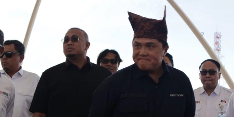 Menteri Badan Usaha Milik Negara (BUMN) Erick Thohir meninjau Stasiun Lambuang di Kota Bukittinggi, Rabu (6/3/2024). (MASAPNEWS/ANT)