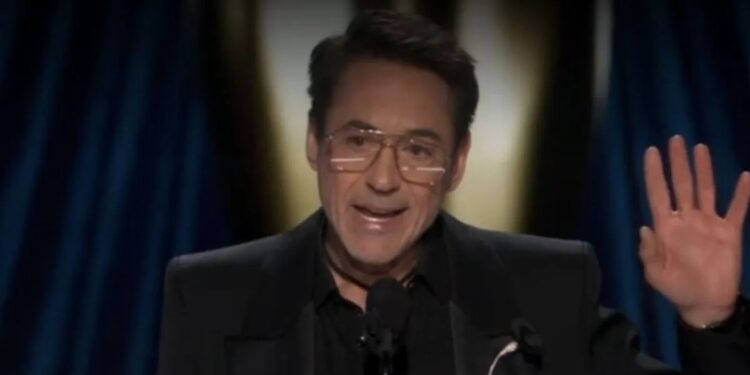 Tangkapan layar - Robert Downey Jr memenangi Piala Oscar pertamanya dengan menjadi Aktor Pendukung Terbaik 2024 pada acara Academy Awards ke-96 di Los Angeles, Amerika Serikat (AS), Minggu waktu setempat atau Senin (11/3/2024) pukul 07.30 WIB. (MASAPNEWS/ANT/Youtube/ABC News)